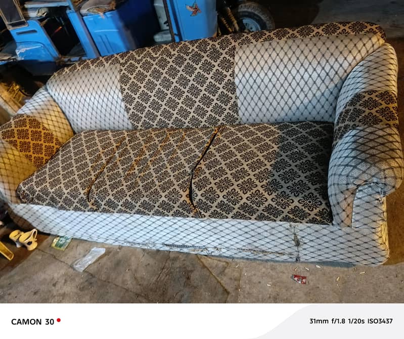5 seeter sofa set 0