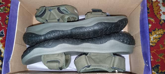 Selling Brand new sandals