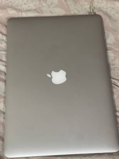 MacBook Pro 15” Retina (Mid 2015) — i7 / 16GB / 250GB