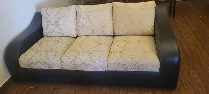 urgent sale 6 seater Sofa set