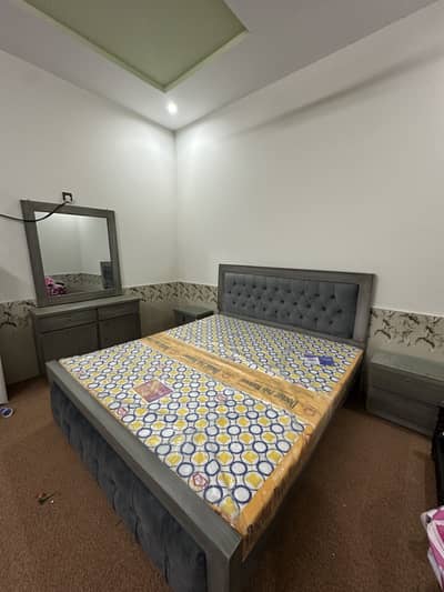 Bedroom furniture set 10/10 condition (mattress and mirror included)
