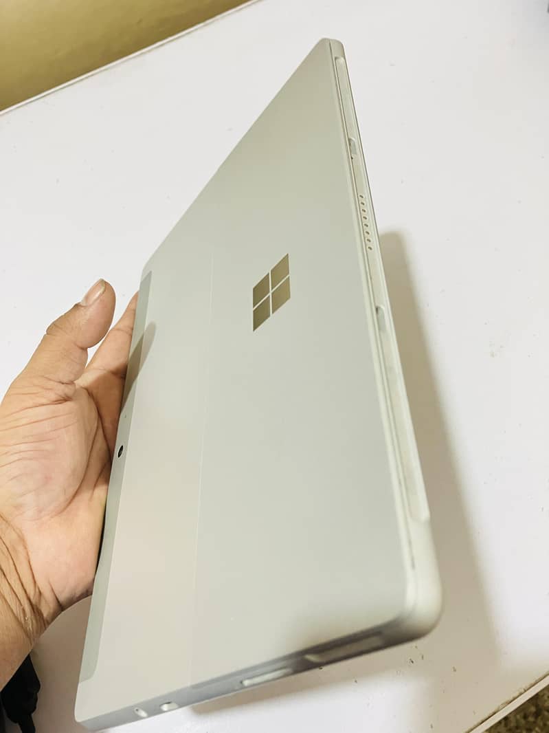 Surface Tablet (8/256) 4