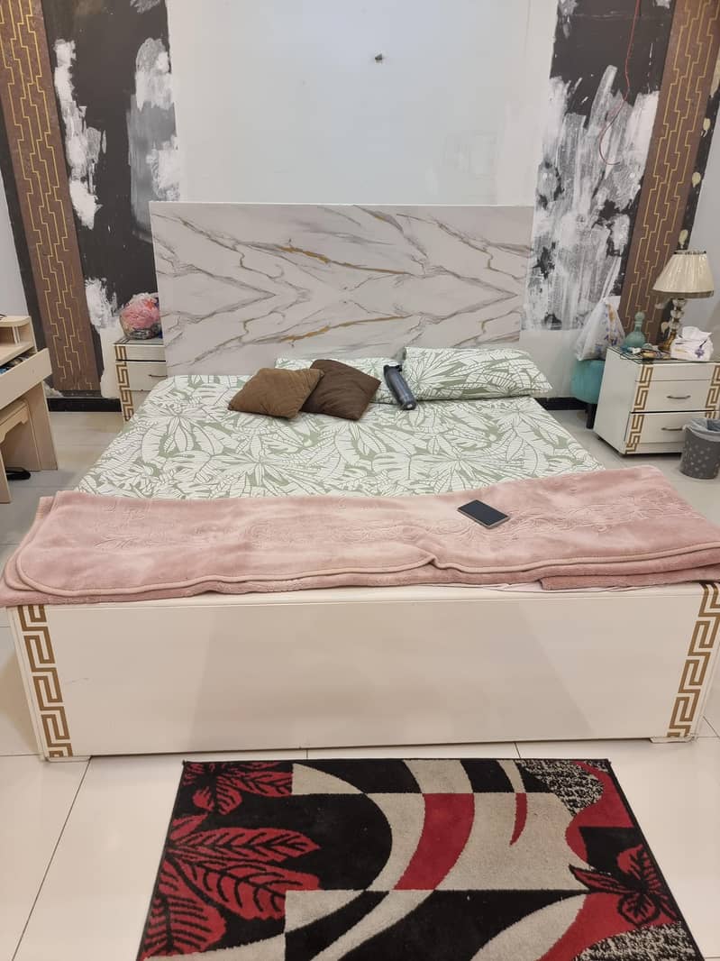 bedset with 2 sides table only 2