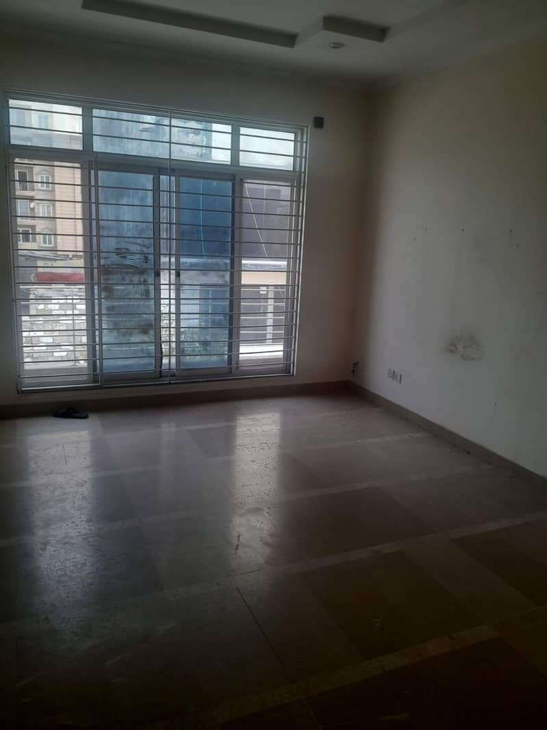 upper portion for rent in E11/2 5
