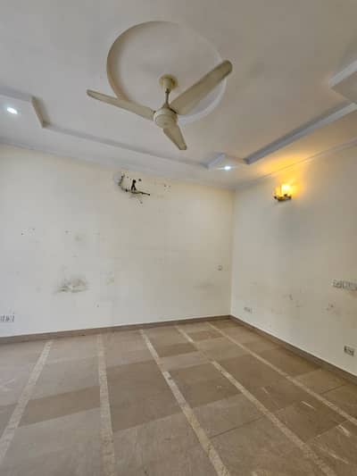 E-11/2 7 marla upper portion available for rent in e11 Islamabad