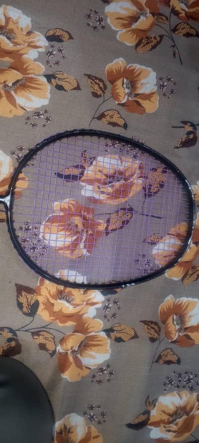 bht hi mazboot badminton hen. thore se use hen only frame mille ga