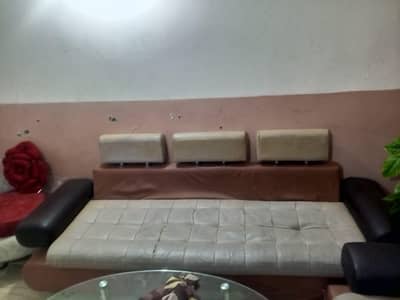 5 seater sofa ragging halki damage hai Baki sab okay hai