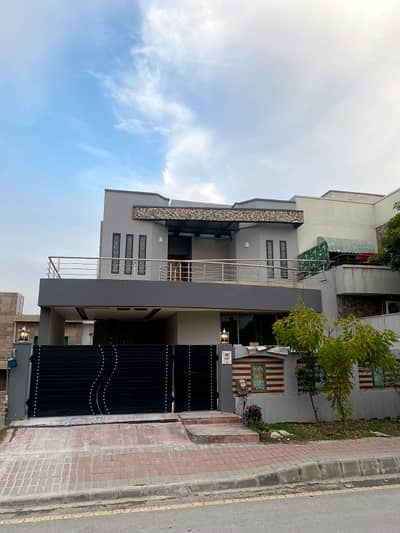 Boulevard Bahria Town Phase 02 Rawalpindi/Islamabad 10 Marla House Urgent For Sale