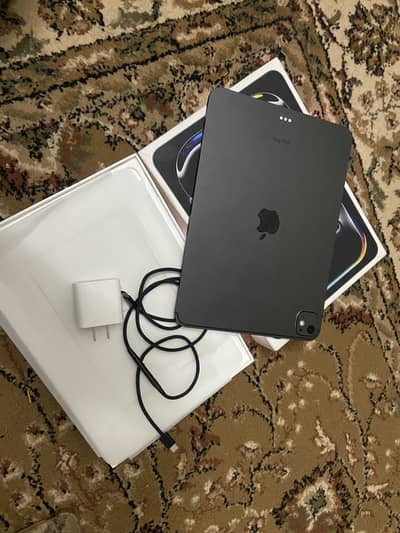 Ipad pro m4 with box and orginal charger cable  with protecter
