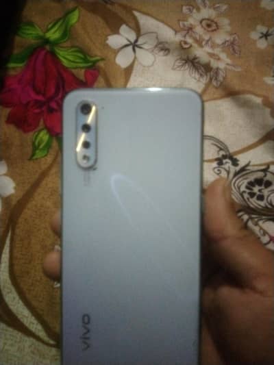 vivo s1 hai fingerprint chal Raha hai. ,. 03214695431