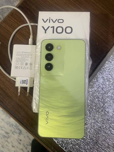 Vivo y100 All Okay  8 + 8 GB 256 storage