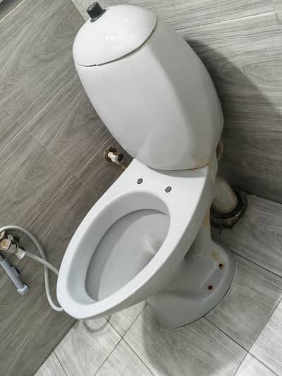 commode for sale . . . drain system. thora kharab ha