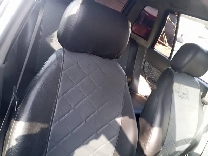 اچھی گڈی اے تے رنگ وی ٹھیک سو انجن نواں کروایا ہے ۔تے ٹائر وی نوے نے 0