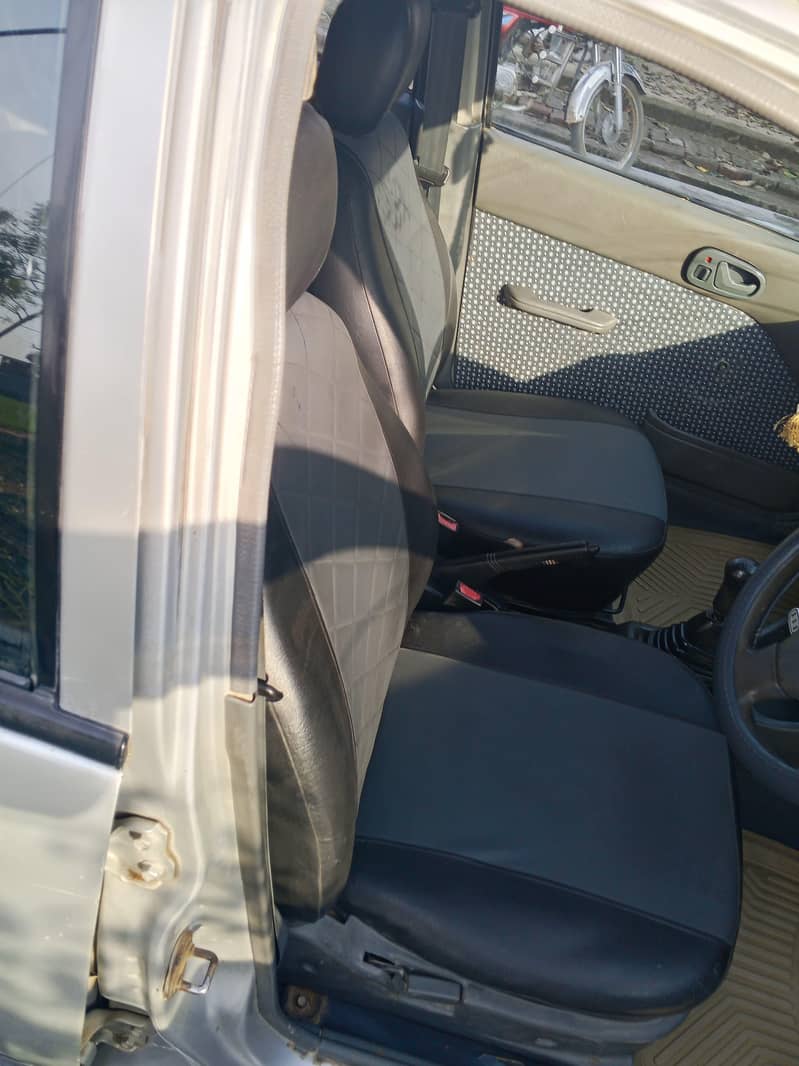 اچھی گڈی اے تے رنگ وی ٹھیک سو انجن نواں کروایا ہے ۔تے ٹائر وی نوے نے 3