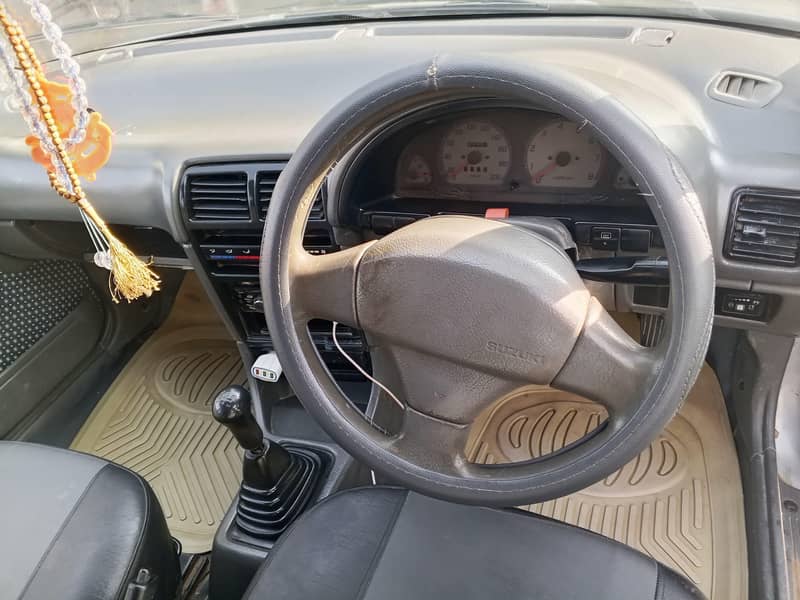 اچھی گڈی اے تے رنگ وی ٹھیک سو انجن نواں کروایا ہے ۔تے ٹائر وی نوے نے 4