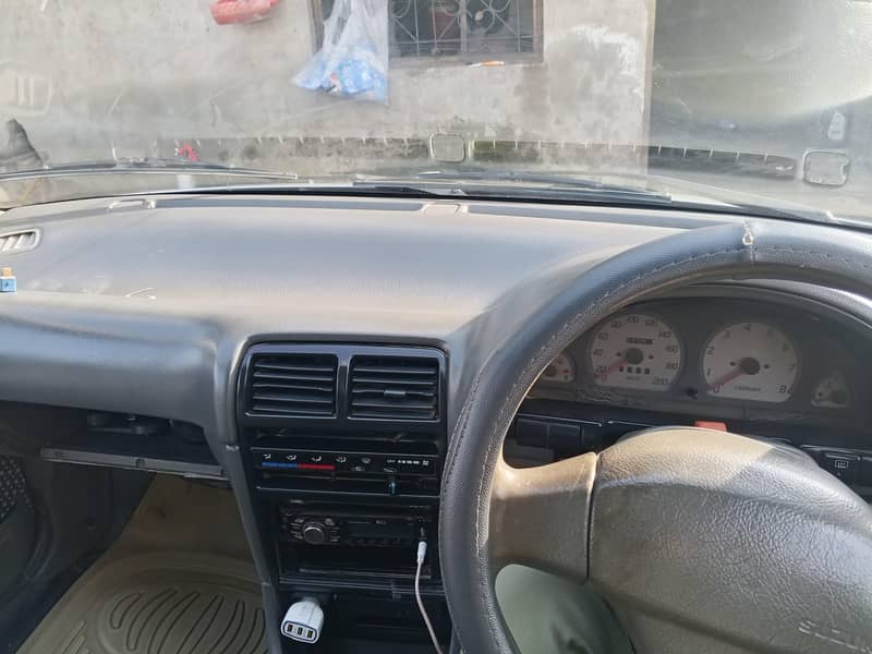 اچھی گڈی اے تے رنگ وی ٹھیک سو انجن نواں کروایا ہے ۔تے ٹائر وی نوے نے 6