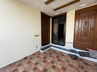 FULL HOUSE 10 MARLA AVAILABLE FOR RENT IN PHASE ONE BAHRIA ORCHARD