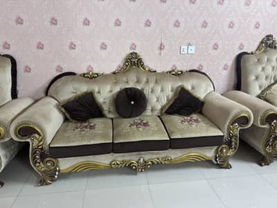 Urgent Sale Best Luxury Style Sofa 7 Seater Set