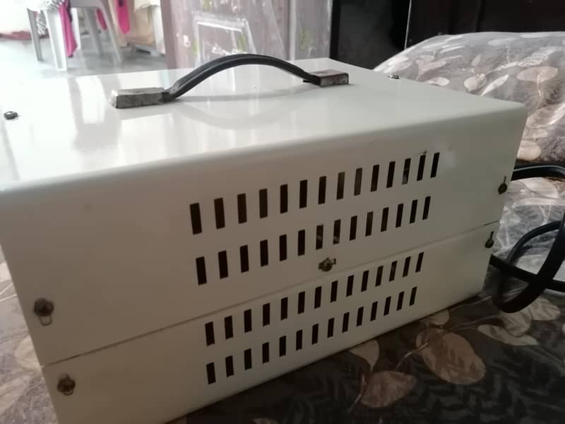 Stablizer 3000 Watts 4