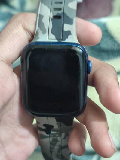 Apple Watch Series 6 – Slightly Used (9/10) With Box & Charger