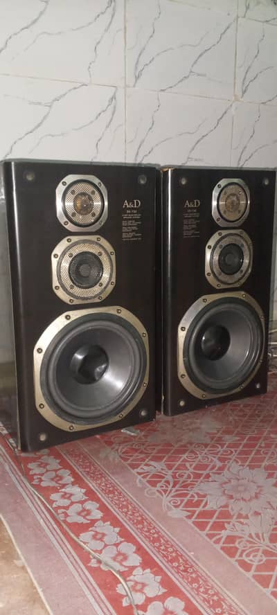 AKAi 3way hi fi speakers