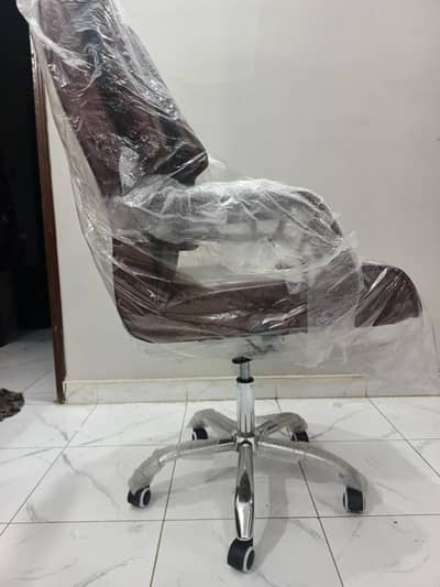 BOSS CHAIR FOR SELL New just 35000 brown colour