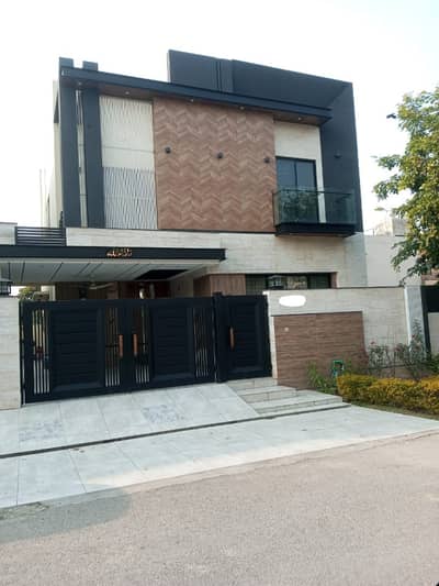 10 MARLA ELEGANT AND FULLY MAINTAINED SUPER HOT LOCATED BUNGALOW IS AVAILABLE IN THE BEST BLOCK OF DHA LAHORE.