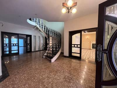 A 2 Kanal House Located In Model Town Is Available For rent