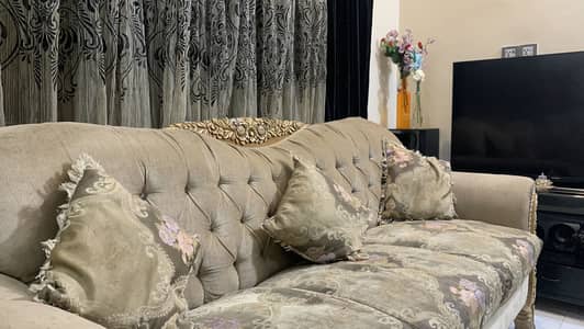 Interwood 5 Seater Sofa Set - Elegant design - Urgent Sale!!!