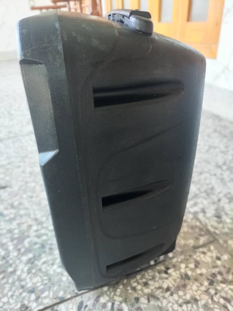 Audionic Trolley speaker. 1