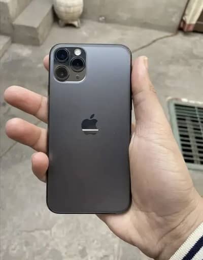 I phone 11 pro 10 by 10 condition