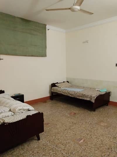 i. 8 Ground Floor 1 Bed DD Tv lounge Kitchen Available for Rent