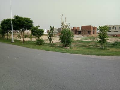 Good Investment At Beautiful Location 1 Kanal Plot For Sale