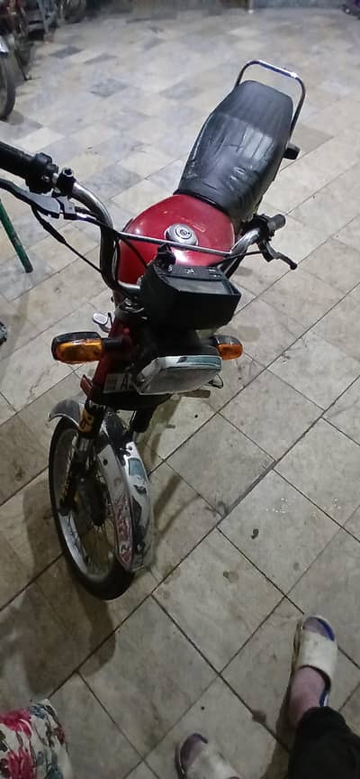 good condition i want to sell plz koi acha sa rate lagaye jo