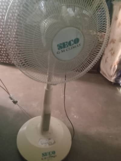 AC. DC fan battery aur direct palate PA Chalta hai.