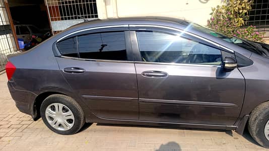 Bumper to bumper genuine car, smile like new.