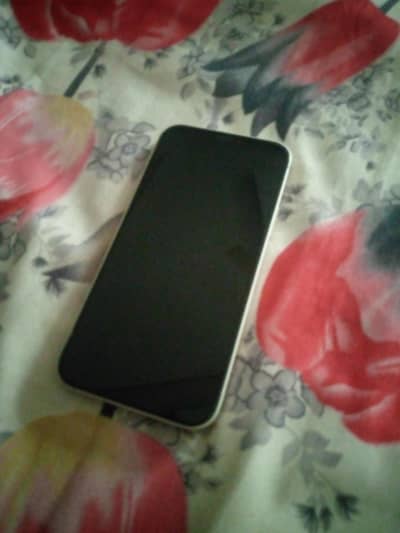 Iphone 12 white colour