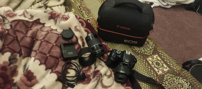 Canon 550D comes with a pair of lenses