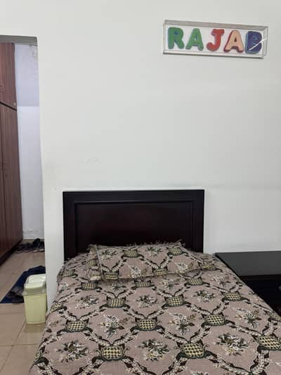 Singal with side table