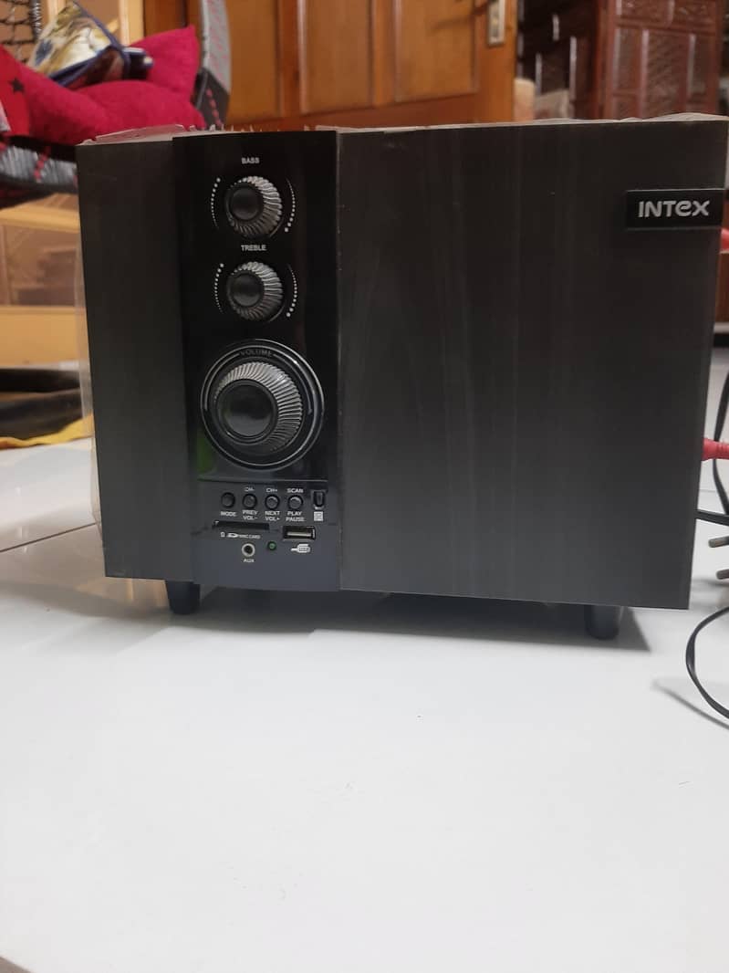 Multimedia Speaker 2.1 0
