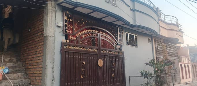 Unoccupied Prime Location House Of 5 Marla Is Available For sale In Girja Road