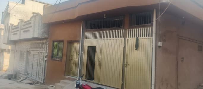 Prime Location House Of 4 Marla In Girja Road For sale