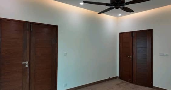 Perfect 13 Marla Flat In Askari 10 - Sector S For sale