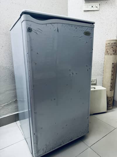 Haier Room Fridge – Compact Size | Fast Cooling | Good Condition