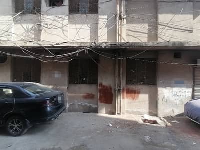 10 MARLA TRIPLE STOREY COMMERCIAL DEMOLISHABLE BUILDINGBEST FOR INVESTERS TO BUILD HOMES OR FLATS