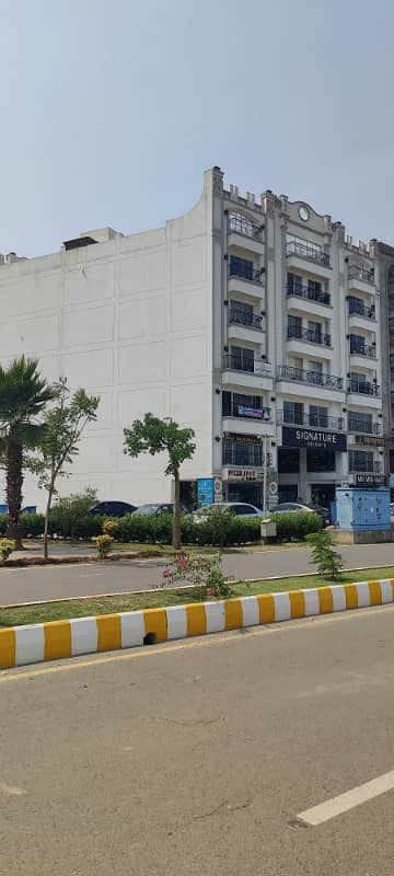 AFFORDABLE READY TO MOVE ONE BED APARTMENT FOR SALE IN MAIN BOILEVARD OF DREAM GARDENS LAHORE.