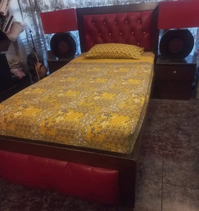 Oak Wood Double Tone Black & Brown Polish Single Bed with Side Table