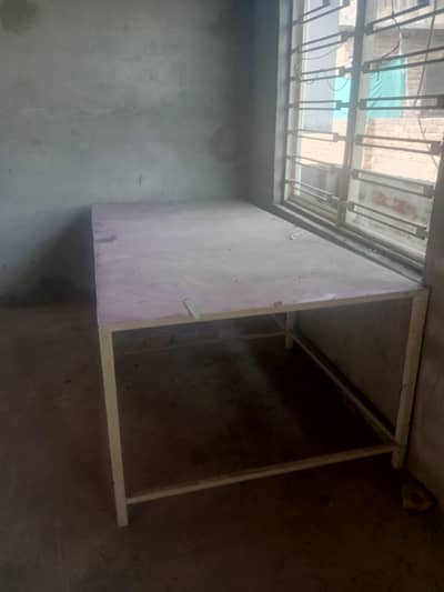 lohY k table for sale