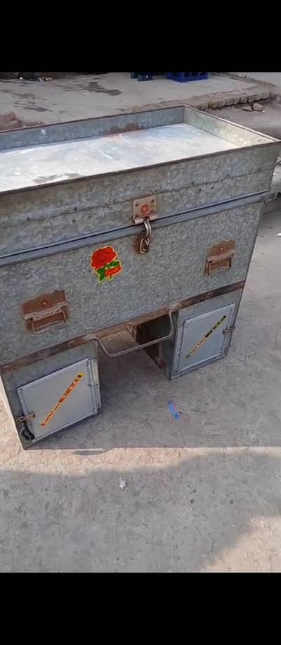 Salesman peti box daba