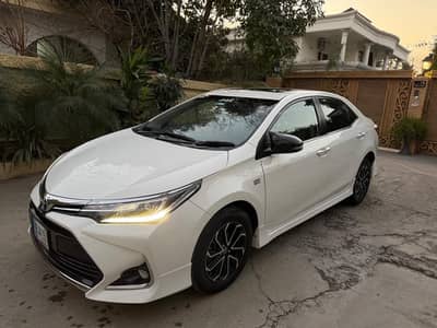 Toyota corolla grande X 2023 new rims black room